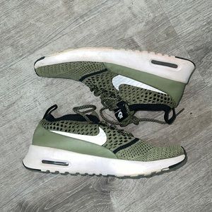 Nike sneakers in Olive green